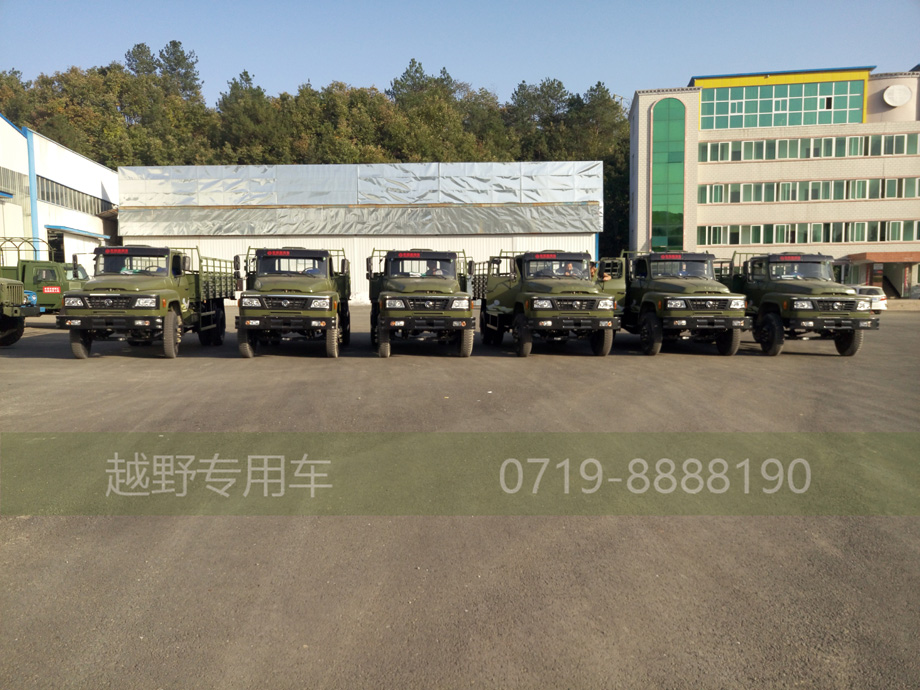 6輛四驅運兵車準備發往緬甸