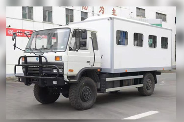 4×4越野客艙房車出口_東風四驅EQ2070越野客車廠家直銷_專用車底盤改裝30人廂式車