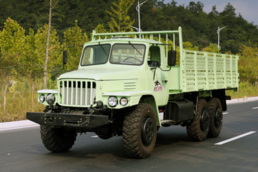 六驅EQ2100E6D越野專用卡車_6×6長頭雙玻璃載貨運輸車_190馬力東風245經典軍車