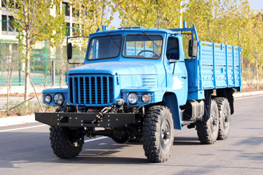 6×6東風EQ2082E6D載貨車配置_六驅長頭單排EQ240運兵車_25Y越野卡車